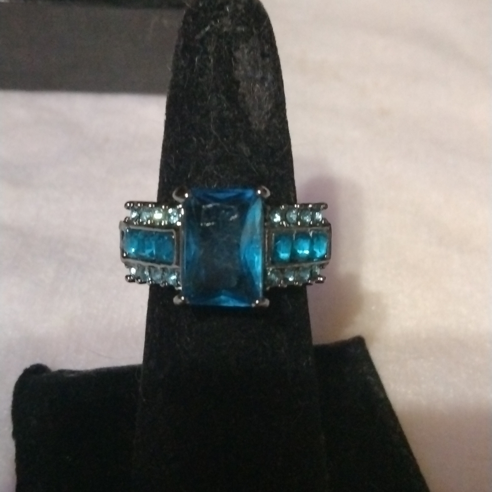 Topaz colored ring size 7 NWT (sku 391)